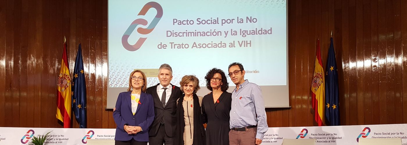 La ministra de Sanidad, Consumo y Bienestar Social y el ministro del Interior en la presentación del Pacto Social por la No Discriminación y la Igualdad de Trato Asociada al VIH