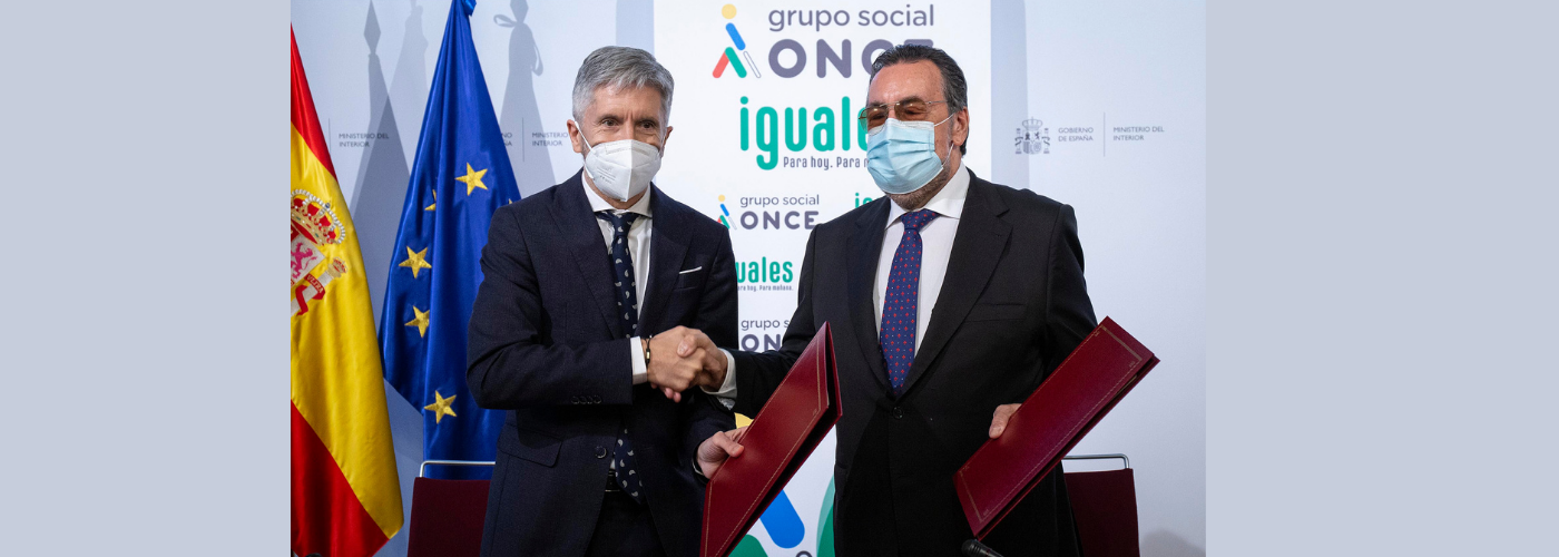 ONCE - Fernando Grande-Marlaska y Miguel Carballeda, tras la firma del acuerdo