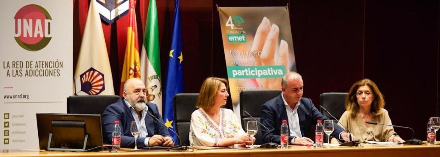 De izquierda a derecha: El vocal de UNAD en Andalucía, Pedro Quesada Arroyo; la teniente alcalde y concejala de Servicios Sociales y Mayores del Ayuntamiento de Córdoba, Eva Contador Contador; el presidente de UNAD, Luciano Poyato Roca; y la delegada Territorial de Salud y Consumo de la Junta de Andalucía en Córdoba, María Jesús Botella Serrano.