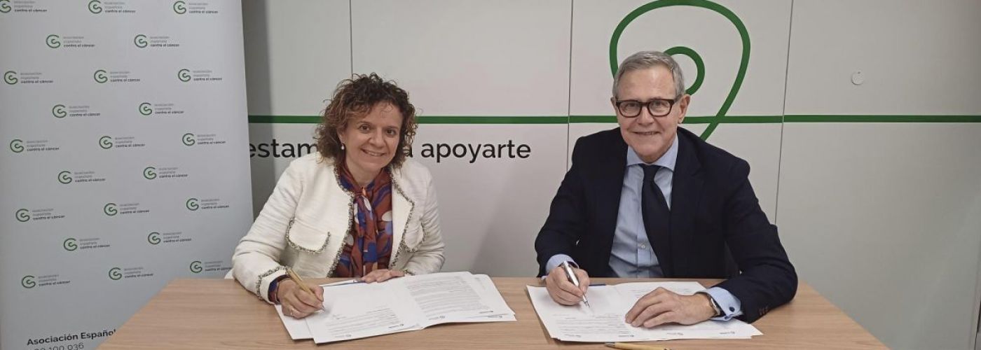 Paola del Río y Ramón Reyes tras la firma de la Alianza | Foto de AECC